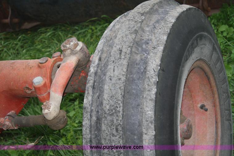 image for item F2686 1975 International 666 tractor