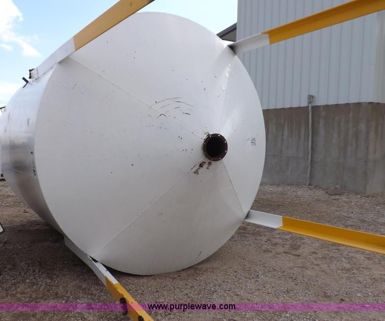 image for item F6065 Hopper bottom tank