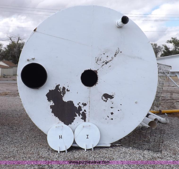 image for item F6070 Hopper bottom tank