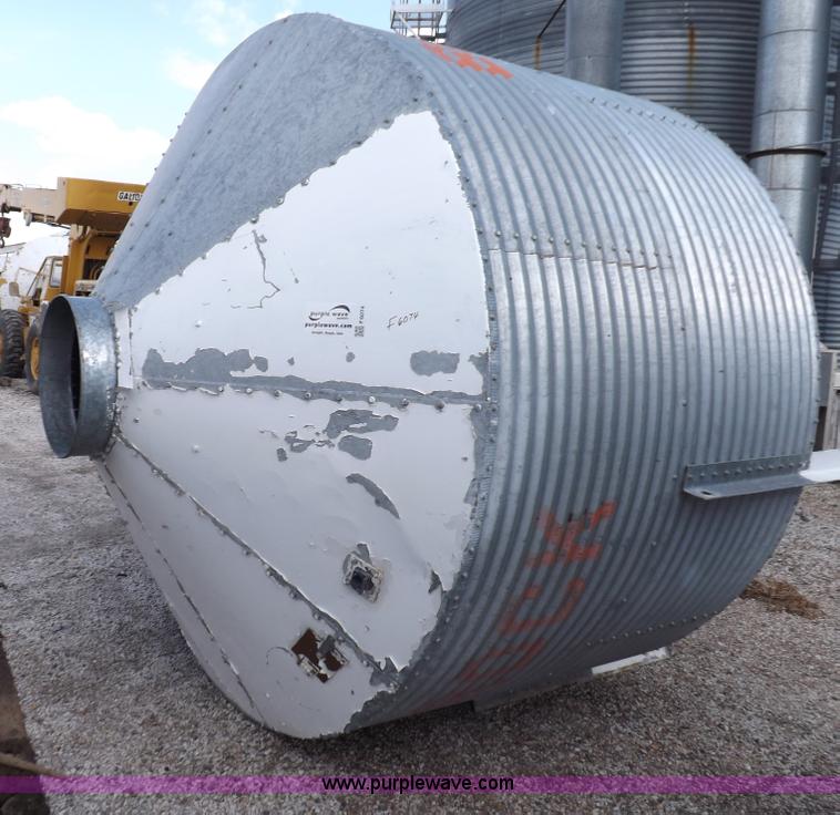 Hopper bottom grain bin in Ulysses , KS Item F6074 sold Purple Wave