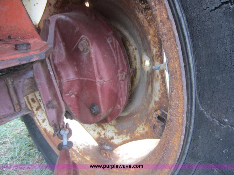 image for item F6532 Allis Chalmers 5040 tractor