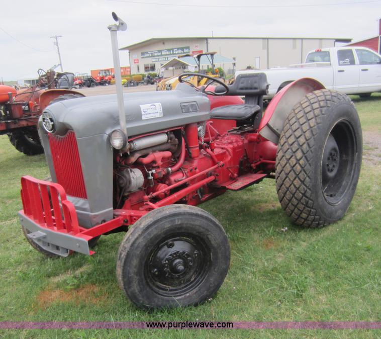 image for item F6533 Ford 800 tractor