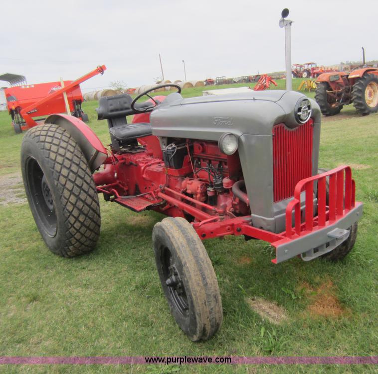 image for item F6533 Ford 800 tractor