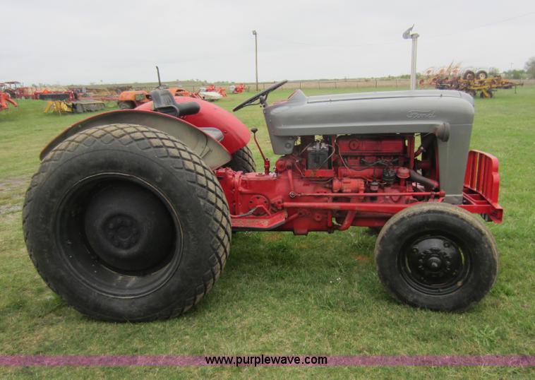 image for item F6533 Ford 800 tractor