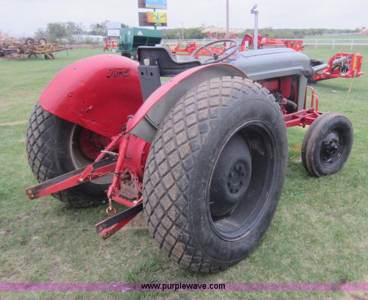 image for item F6533 Ford 800 tractor