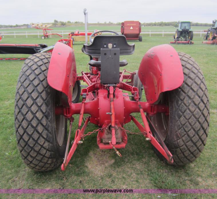 image for item F6533 Ford 800 tractor