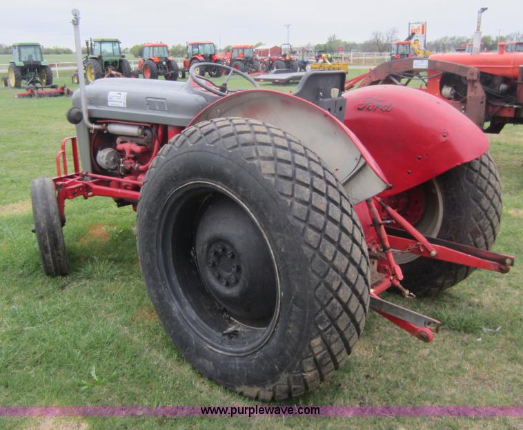 image for item F6533 Ford 800 tractor