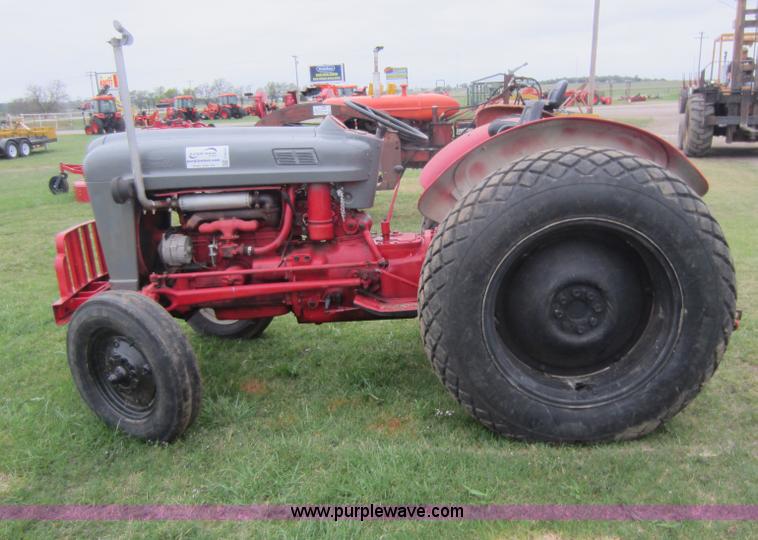 image for item F6533 Ford 800 tractor