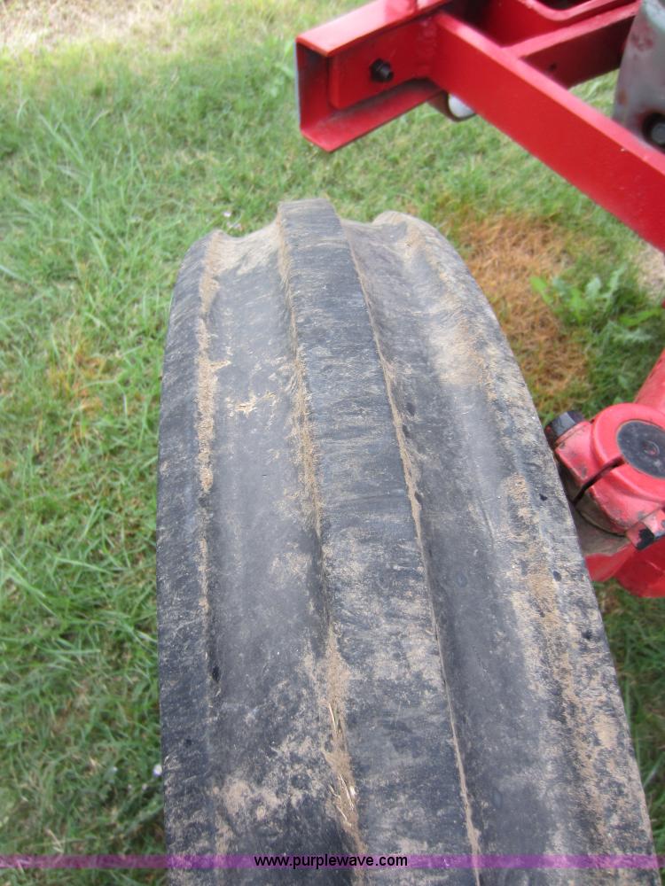 image for item F6533 Ford 800 tractor