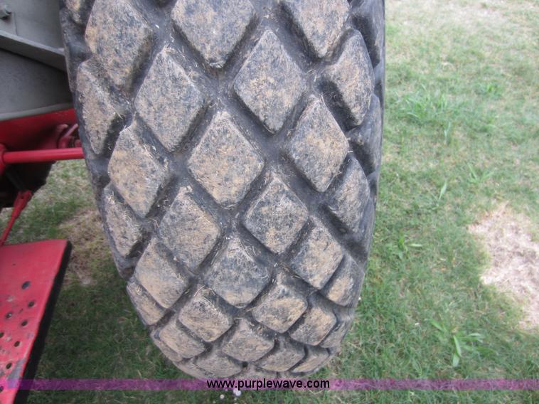 image for item F6533 Ford 800 tractor