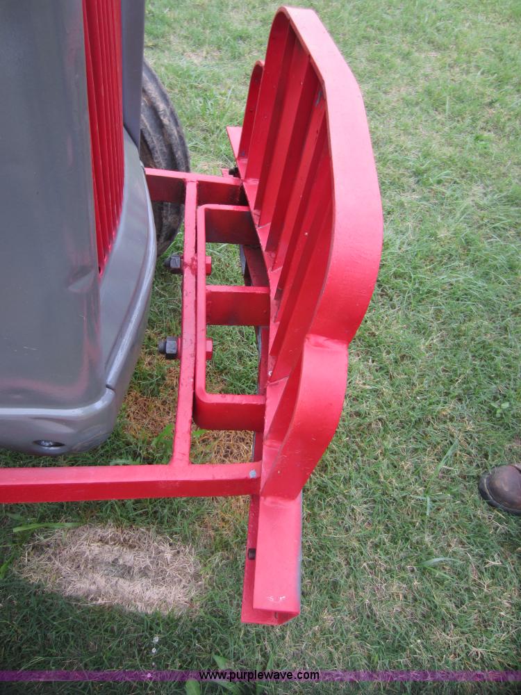image for item F6533 Ford 800 tractor