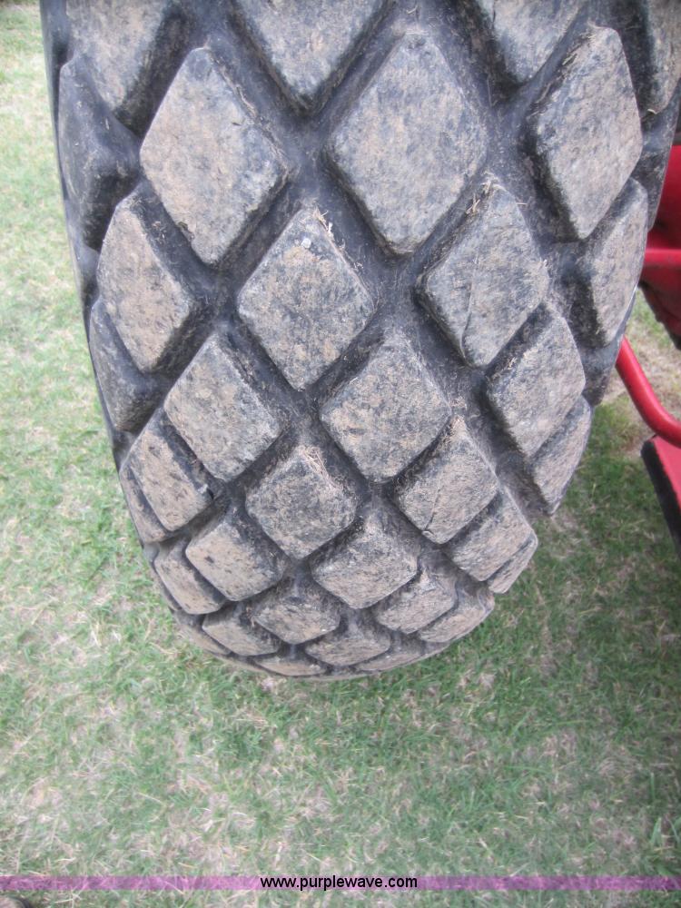 image for item F6533 Ford 800 tractor