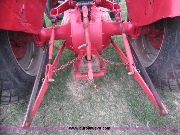 image for item F6533 Ford 800 tractor