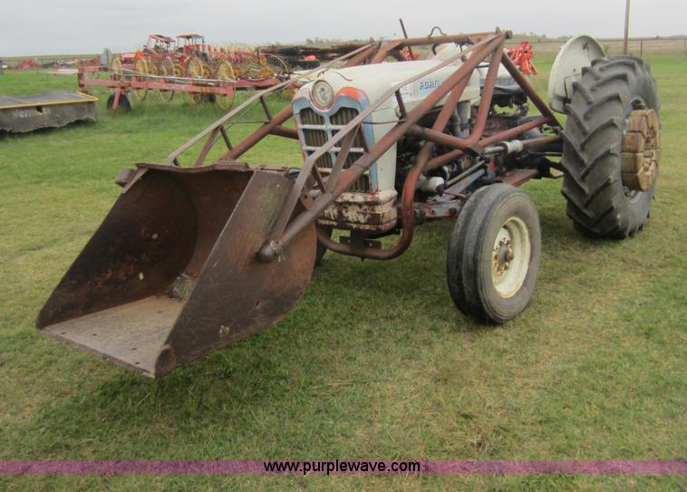 image for item F6535 Ford 841 tractor