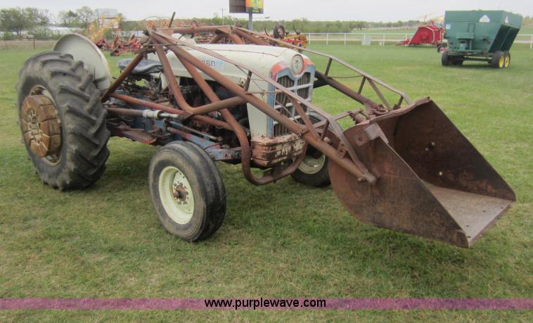 image for item F6535 Ford 841 tractor