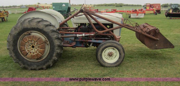 image for item F6535 Ford 841 tractor