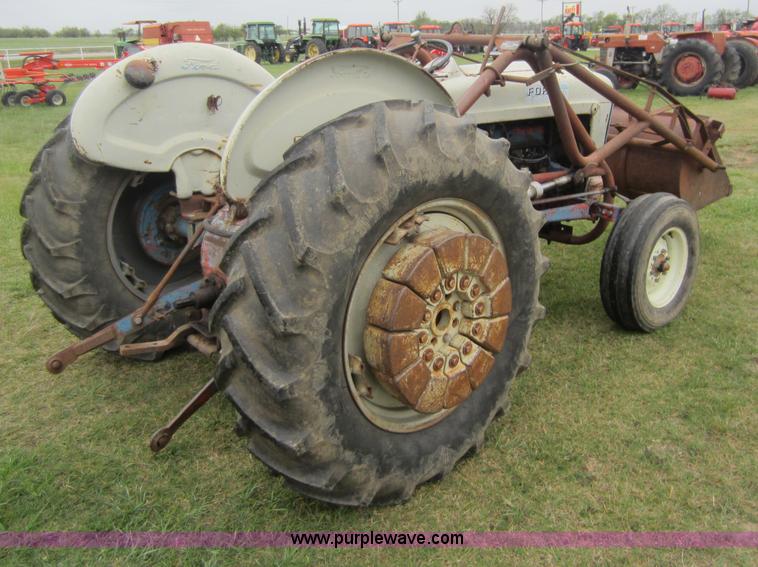 image for item F6535 Ford 841 tractor
