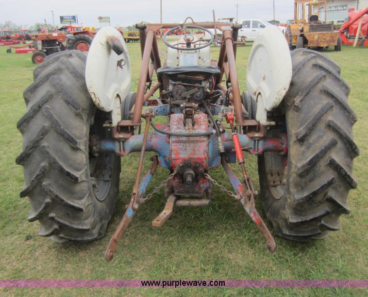 image for item F6535 Ford 841 tractor