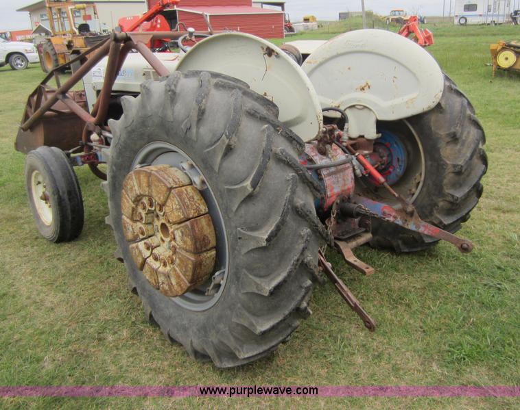 image for item F6535 Ford 841 tractor