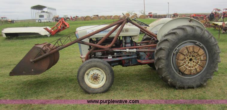 image for item F6535 Ford 841 tractor