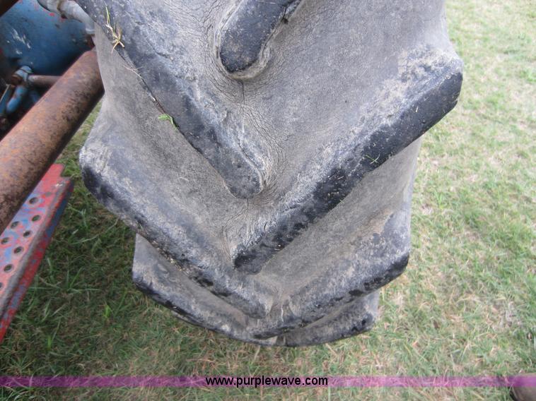 image for item F6535 Ford 841 tractor