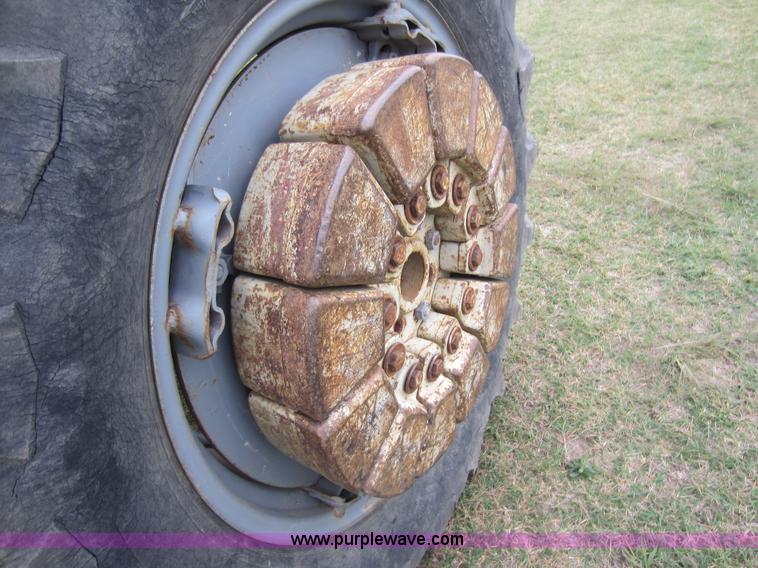 image for item F6535 Ford 841 tractor