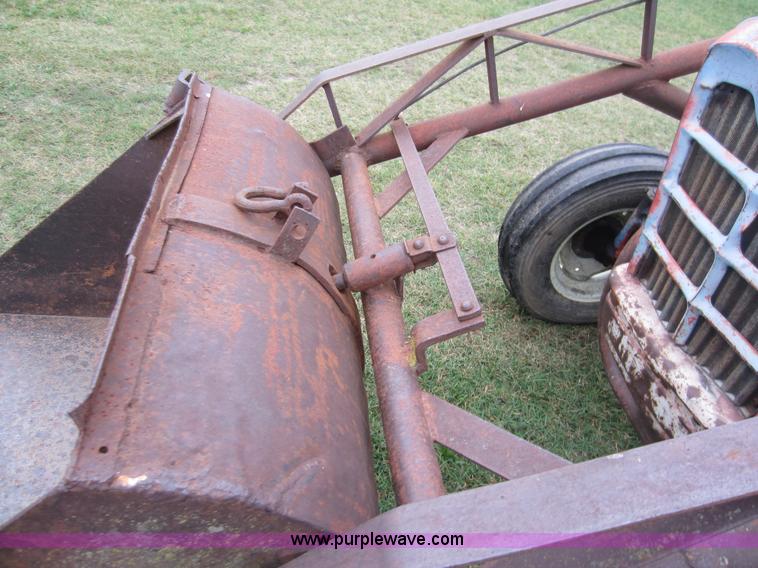 image for item F6535 Ford 841 tractor
