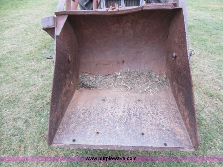 image for item F6535 Ford 841 tractor