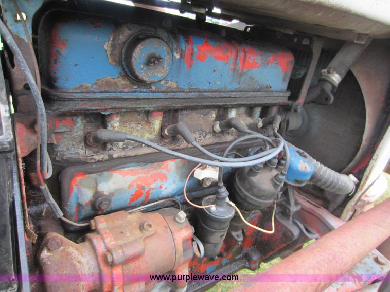 image for item F6535 Ford 841 tractor