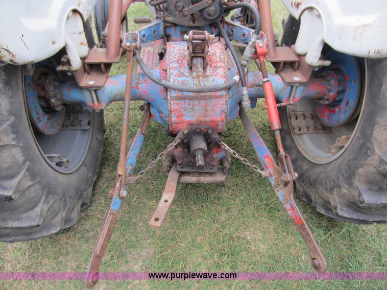 image for item F6535 Ford 841 tractor