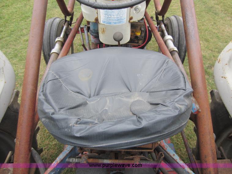 image for item F6535 Ford 841 tractor