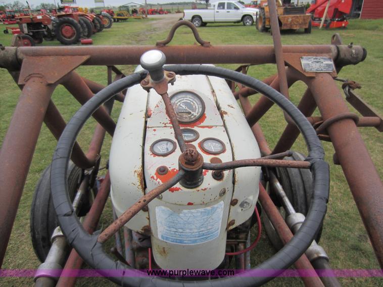 image for item F6535 Ford 841 tractor