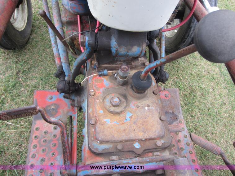 image for item F6535 Ford 841 tractor