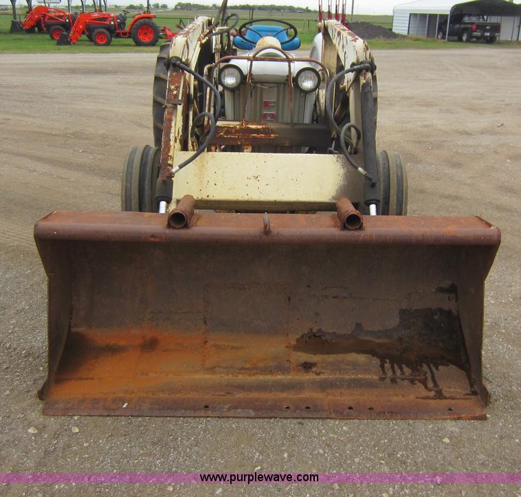 image for item F6536 Ford 2000 tractor