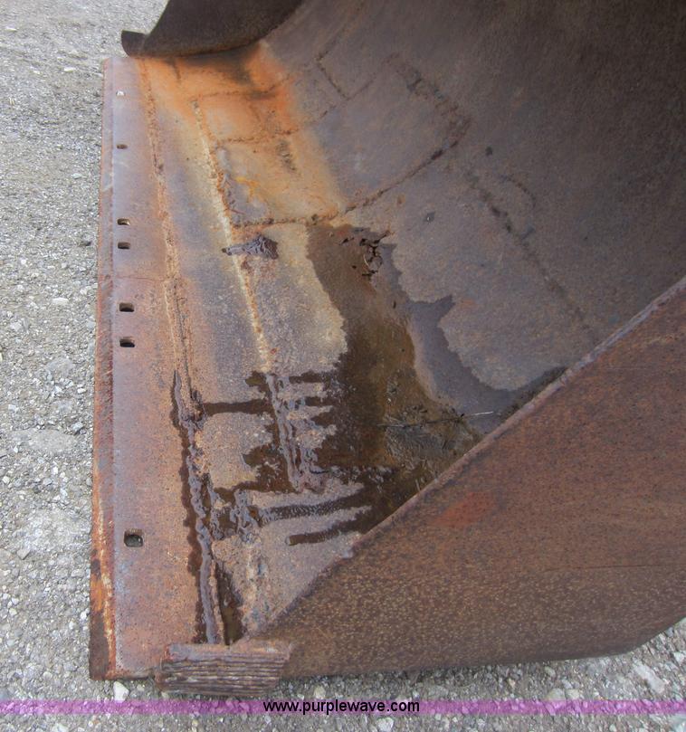 image for item F6536 Ford 2000 tractor