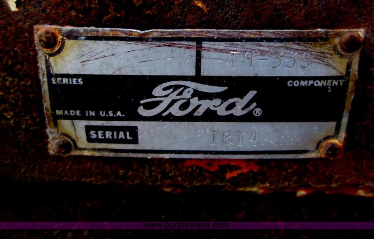 image for item F6536 Ford 2000 tractor