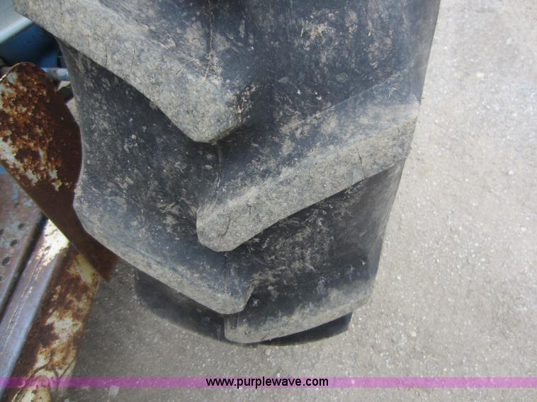 image for item F6536 Ford 2000 tractor