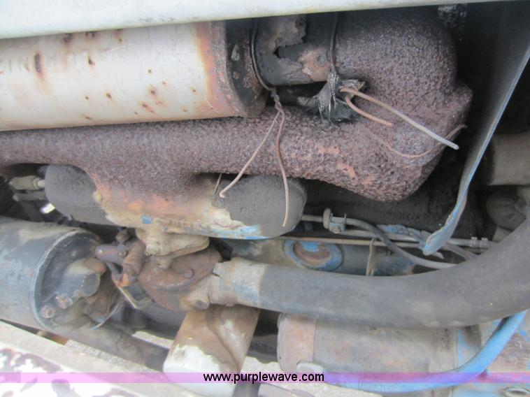 image for item F6536 Ford 2000 tractor