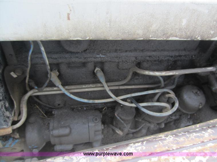 image for item F6536 Ford 2000 tractor