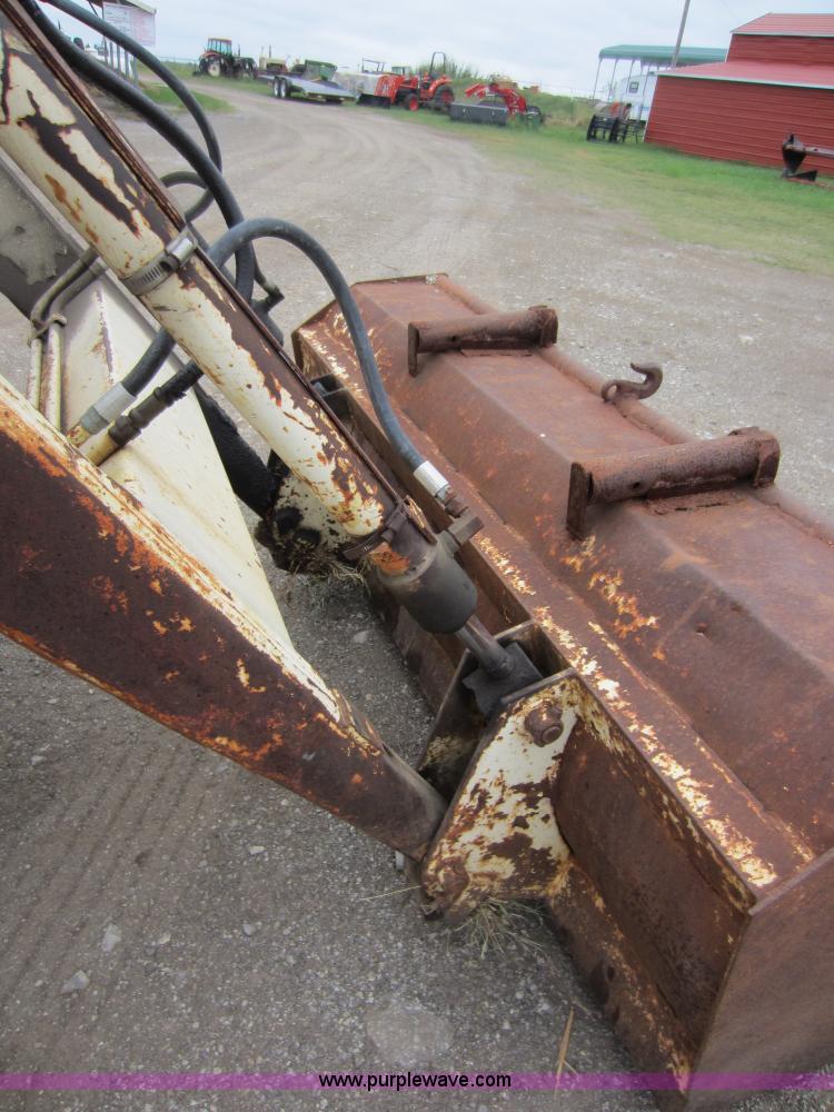 image for item F6536 Ford 2000 tractor