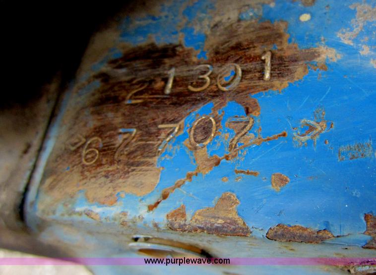 image for item F6536 Ford 2000 tractor