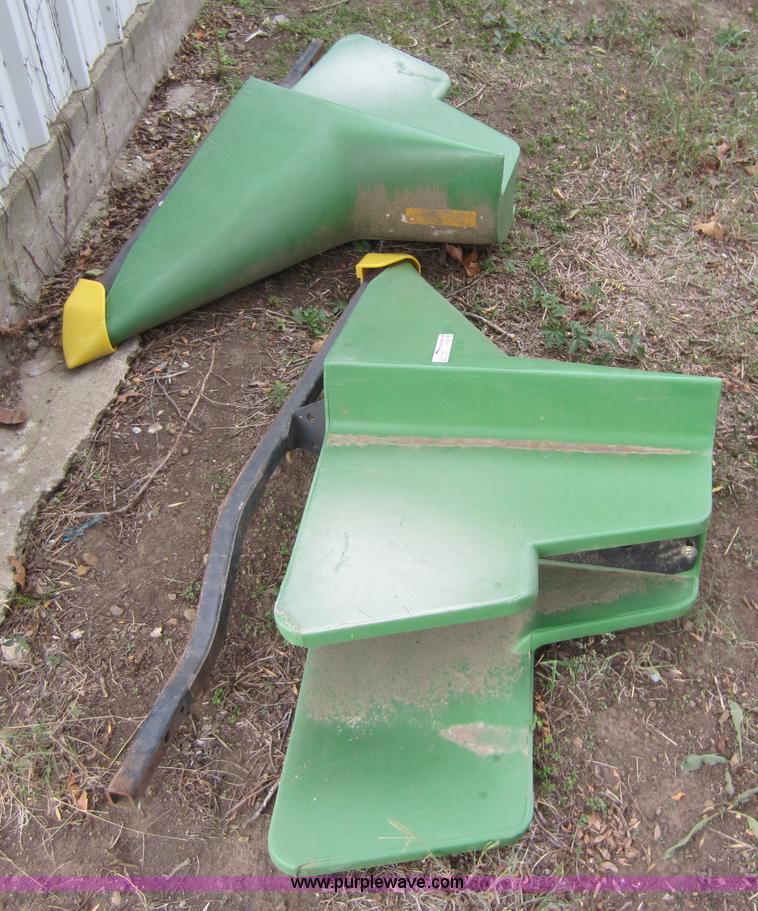 image for item H9835 John Deere series 25 header snouts