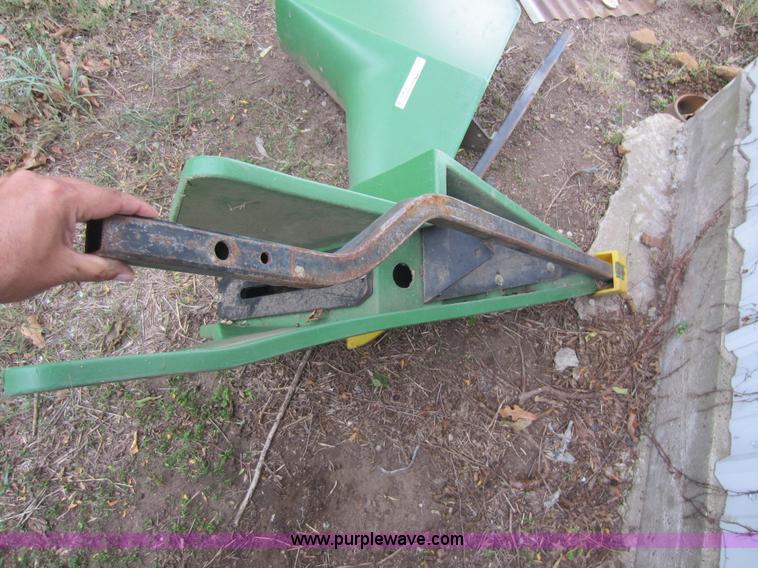 image for item H9835 John Deere series 25 header snouts