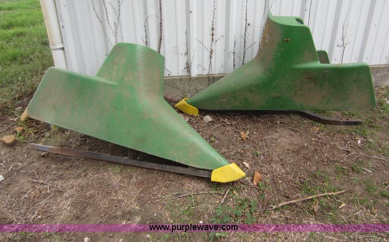 image for item H9835 John Deere series 25 header snouts