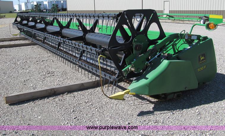 image for item I9796 2001 John Deere 930F 30' flex header