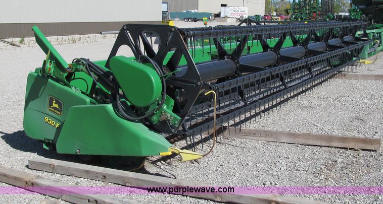 image for item I9796 2001 John Deere 930F 30' flex header