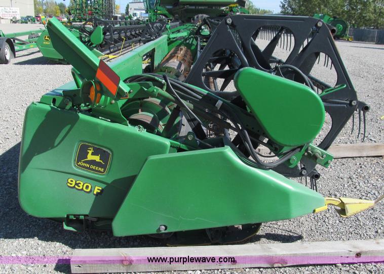 image for item I9796 2001 John Deere 930F 30' flex header