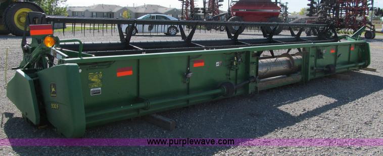 image for item I9796 2001 John Deere 930F 30' flex header