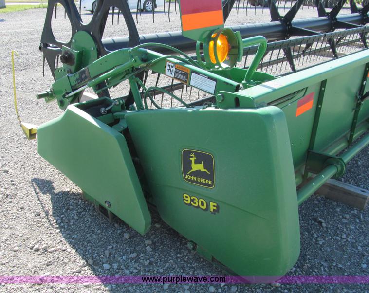 image for item I9796 2001 John Deere 930F 30' flex header