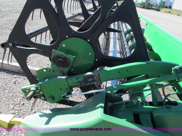 image for item I9796 2001 John Deere 930F 30' flex header